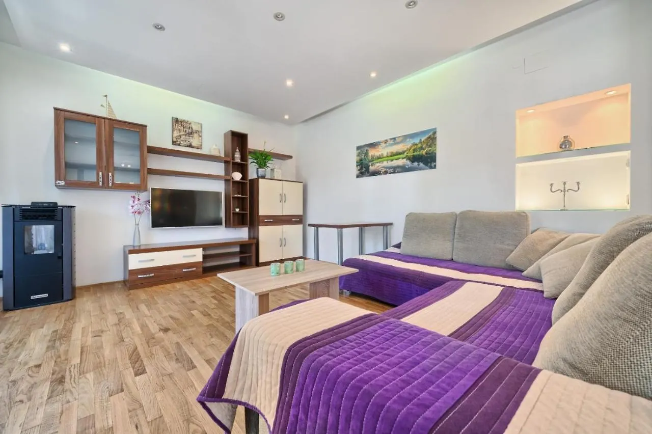 Apartment In Kastel Luksic With Terrace, Air Conditioning, W-Lan, Washing Machine 5107-3 Kastela Croatia