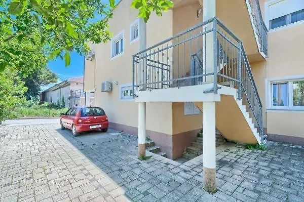 Apartment In Kastel Luksic With Terrace, Air Conditioning, W-Lan, Washing Machine 5107-3 Kastela