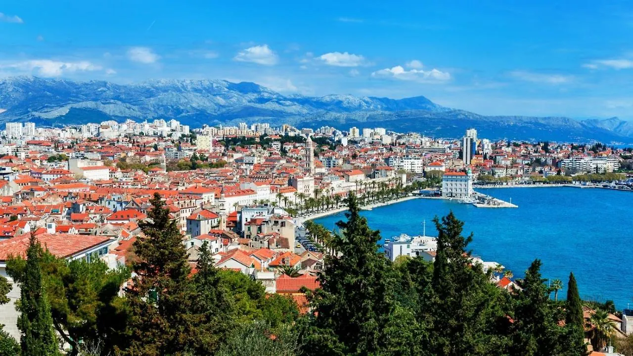 Apartment In Kastel Luksic With Terrace, Air Conditioning, W-Lan, Washing Machine 5107-3 Kastela