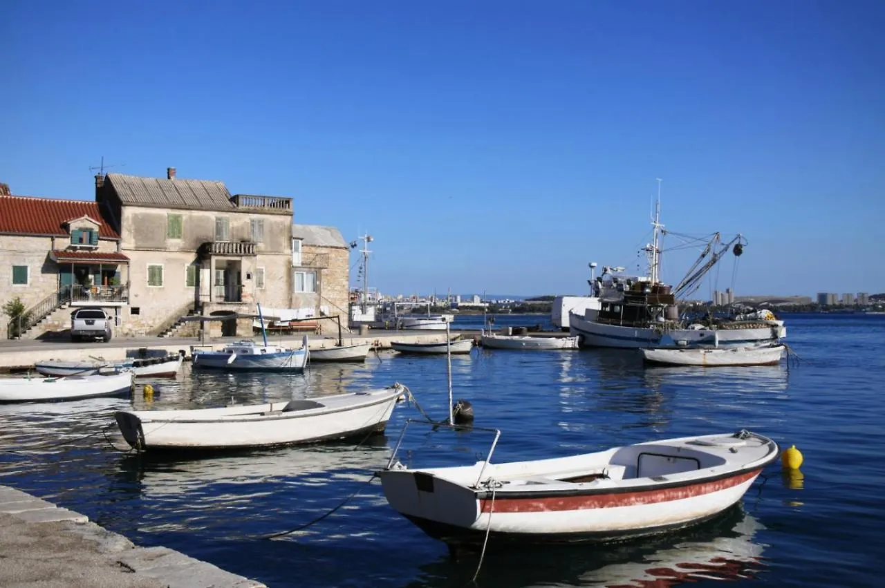 Apartment In Kastel Luksic With Terrace, Air Conditioning, W-Lan, Washing Machine 5107-3 Kastela 0*,