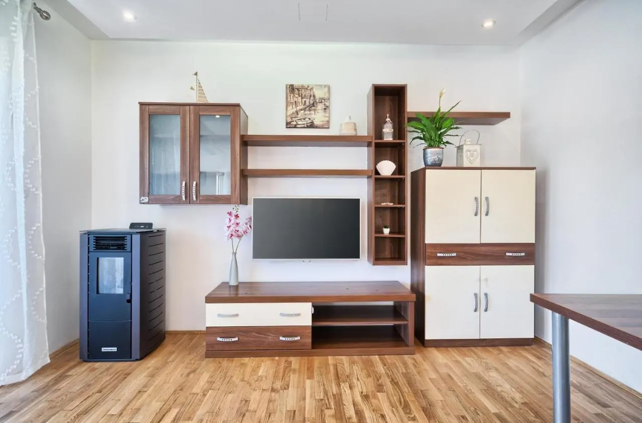 Apartment In Kastel Luksic With Terrace, Air Conditioning, W-Lan, Washing Machine 5107-3 Kastela