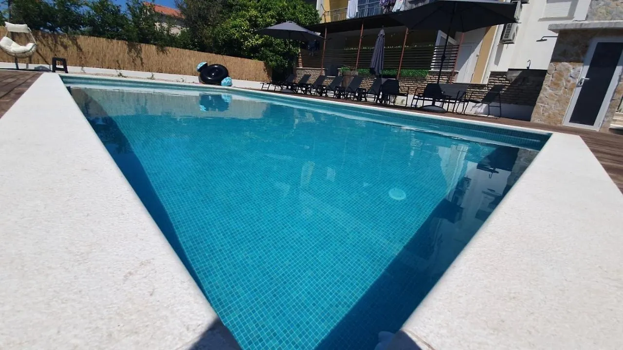 Apartment In Kastel Luksic With Terrace, Air Conditioning, W-Lan, Washing Machine 5107-3 Kastela 0*,
