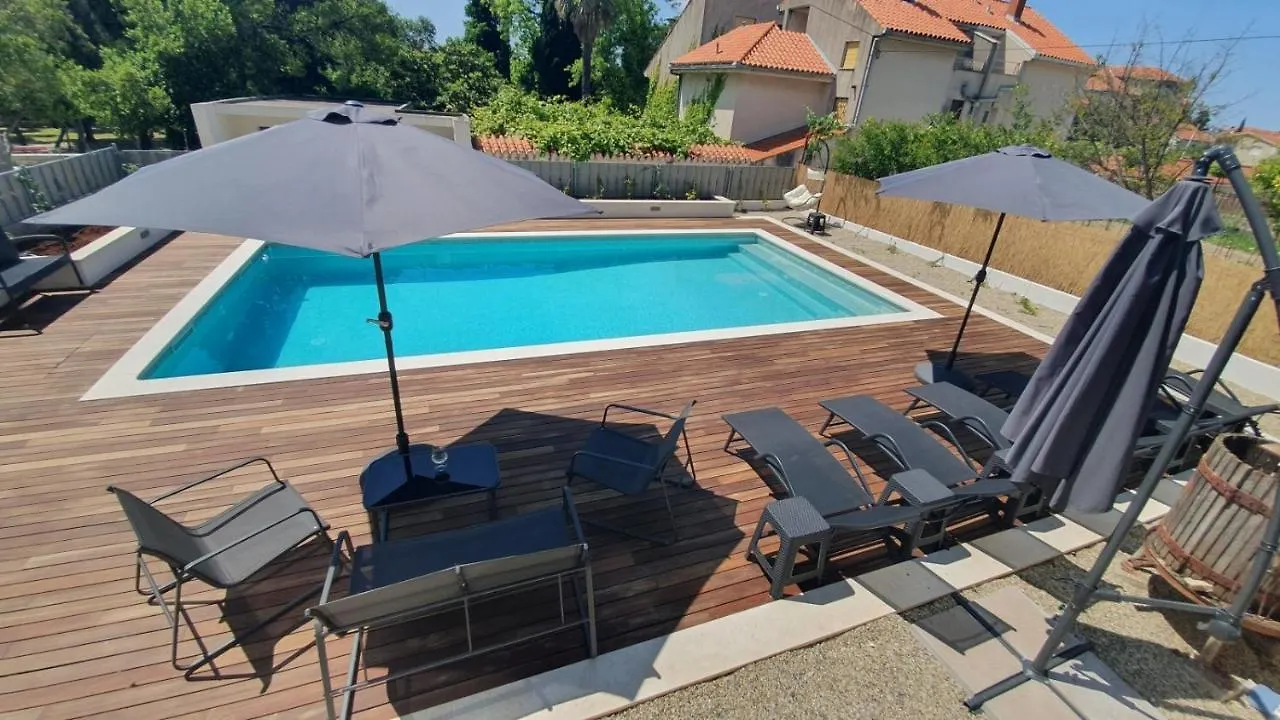 Apartment In Kastel Luksic With Terrace, Air Conditioning, W-Lan, Washing Machine 5107-3 Kastela 0*,  Croatia